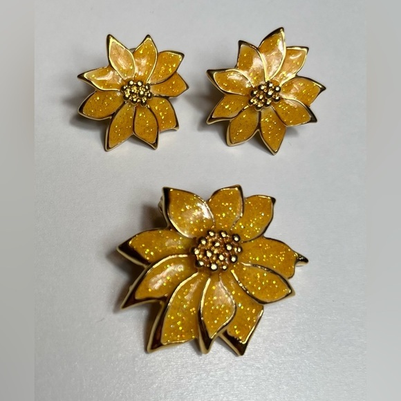 Avon Yellow Glittered Enamel Poinsettia Brooch and Earring Set - Picture 2 of 11